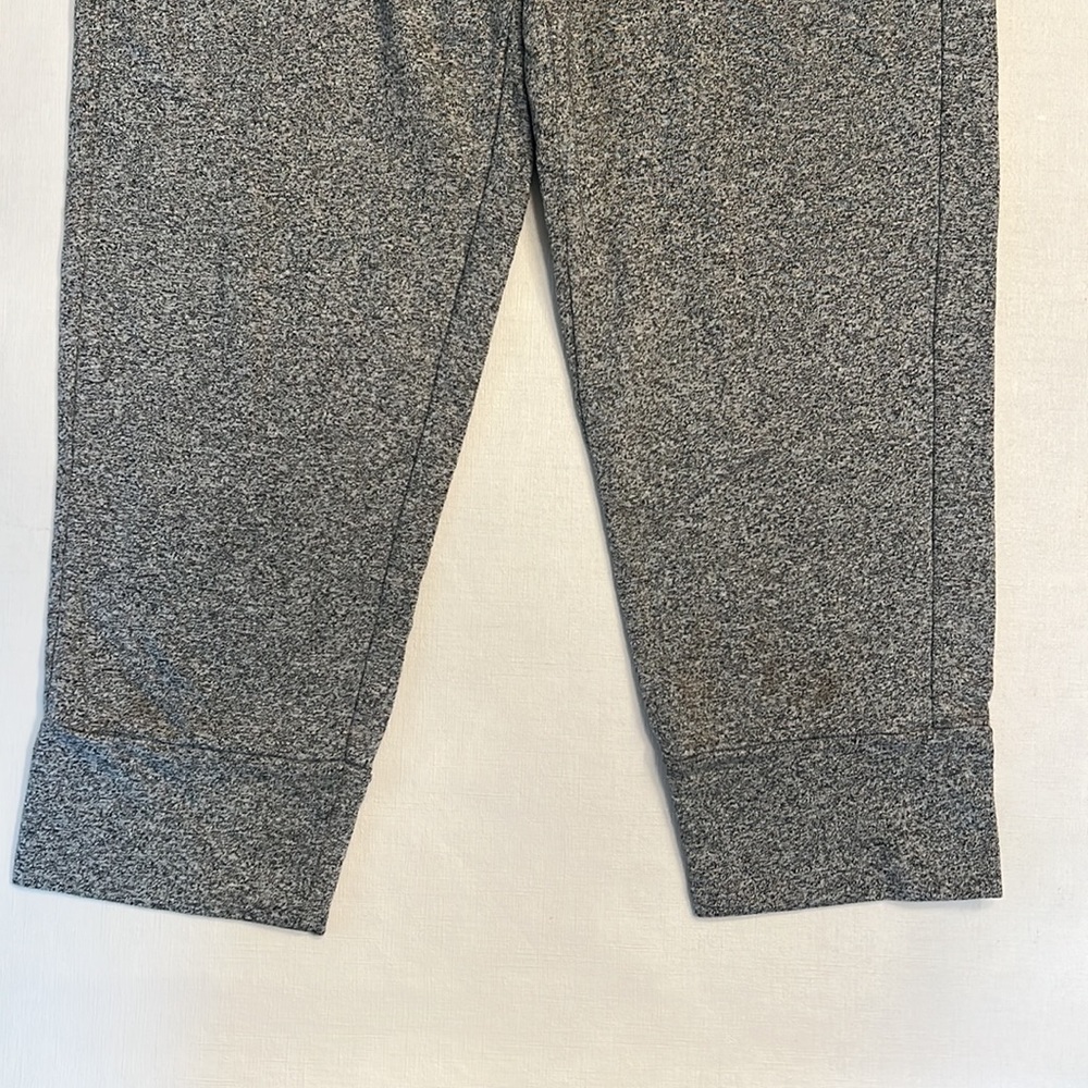 🟠 Aerie Heather Gray Capri Sweatpants - Picture 4 of 8